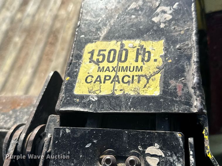 image for item EQ1319 2000 Chevrolet C2500 pickup truck