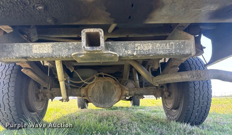 image for item EQ1319 2000 Chevrolet C2500 pickup truck