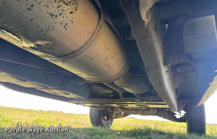 image for item EQ1319 2000 Chevrolet C2500 pickup truck