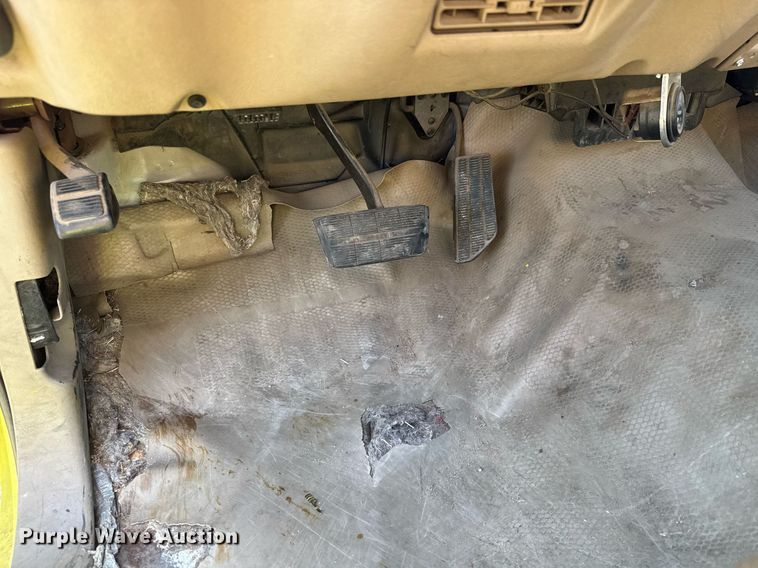 image for item EQ1319 2000 Chevrolet C2500 pickup truck