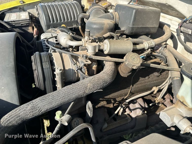 image for item EQ1319 2000 Chevrolet C2500 pickup truck