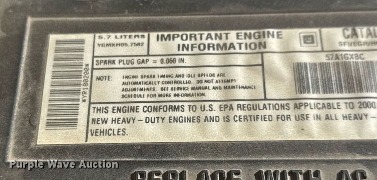 image for item EQ1319 2000 Chevrolet C2500 pickup truck