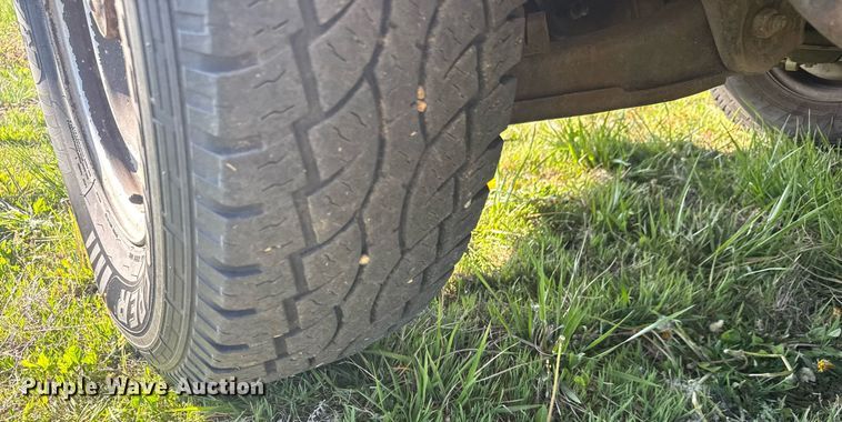 image for item EQ1319 2000 Chevrolet C2500 pickup truck