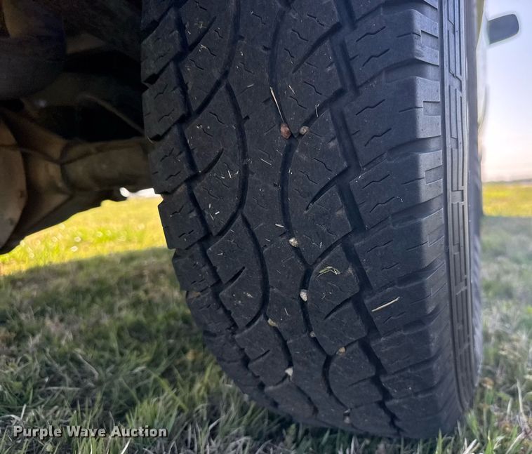 image for item EQ1319 2000 Chevrolet C2500 pickup truck