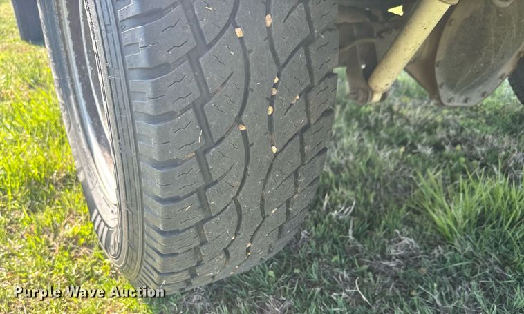 image for item EQ1319 2000 Chevrolet C2500 pickup truck