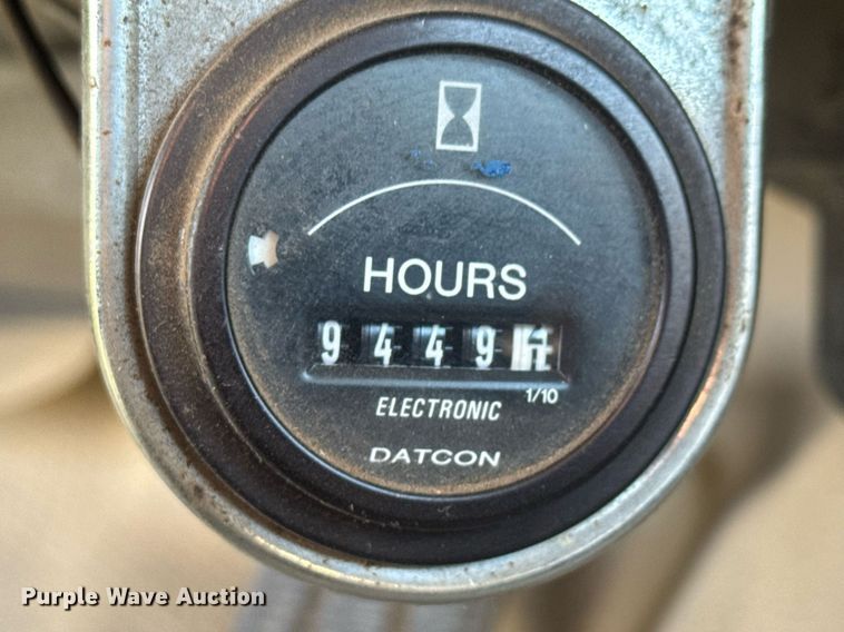 image for item EQ1319 2000 Chevrolet C2500 pickup truck