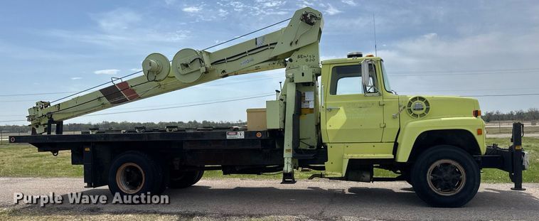 image for item EQ1322 1983 Ford L800 flatbed truck