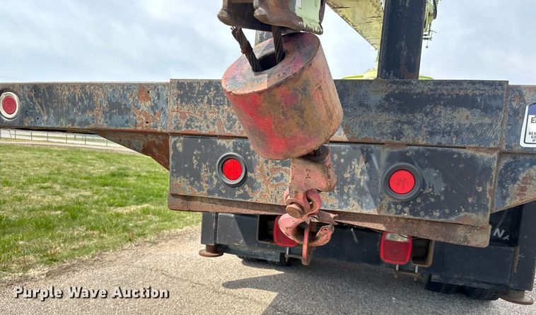 image for item EQ1322 1983 Ford L800 flatbed truck