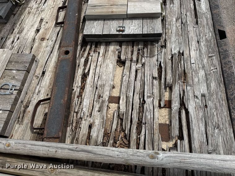 image for item EQ1322 1983 Ford L800 flatbed truck