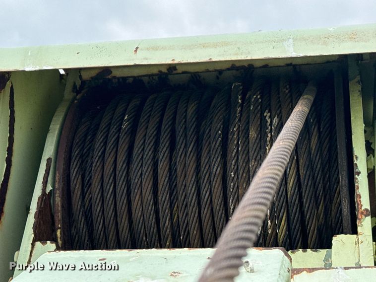 image for item EQ1322 1983 Ford L800 flatbed truck