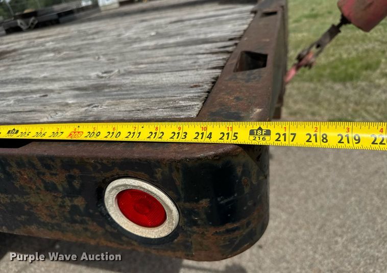 image for item EQ1322 1983 Ford L800 flatbed truck