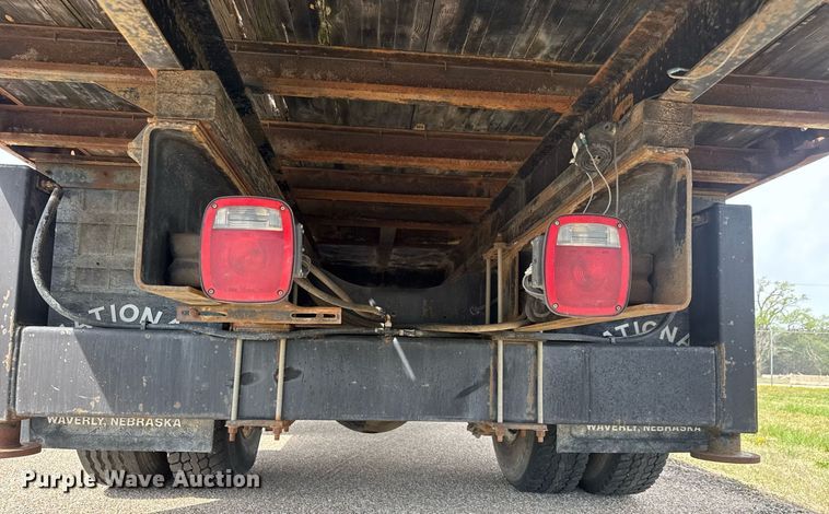 image for item EQ1322 1983 Ford L800 flatbed truck