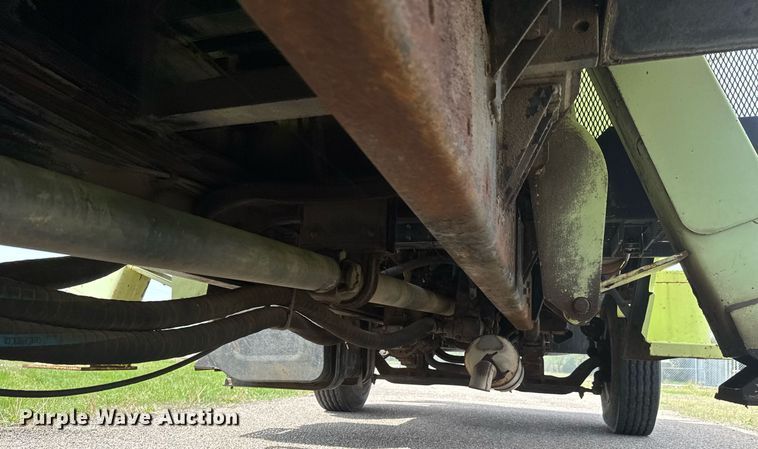 image for item EQ1322 1983 Ford L800 flatbed truck