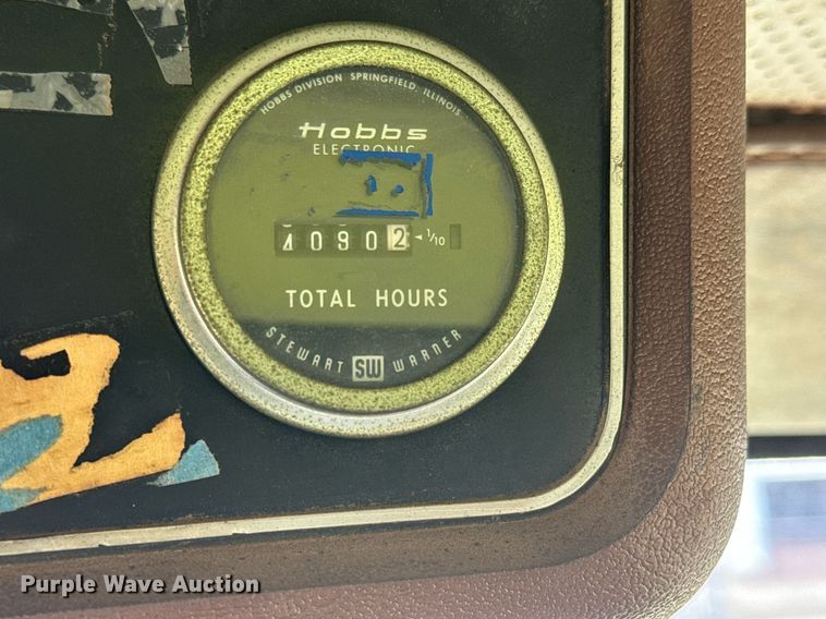 image for item EQ1322 1983 Ford L800 flatbed truck