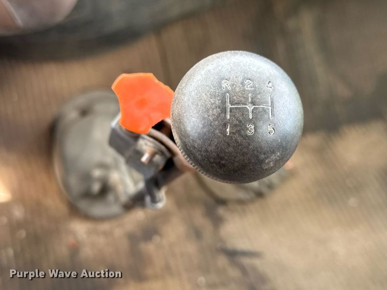 image for item EQ1322 1983 Ford L800 flatbed truck