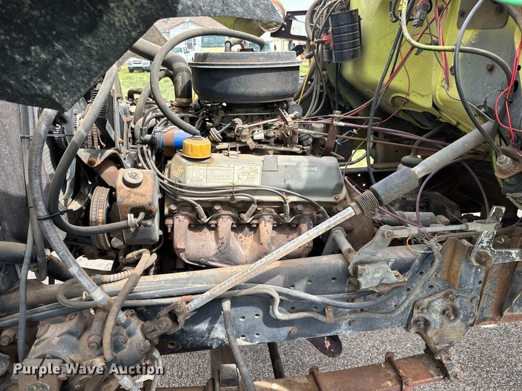 image for item EQ1322 1983 Ford L800 flatbed truck