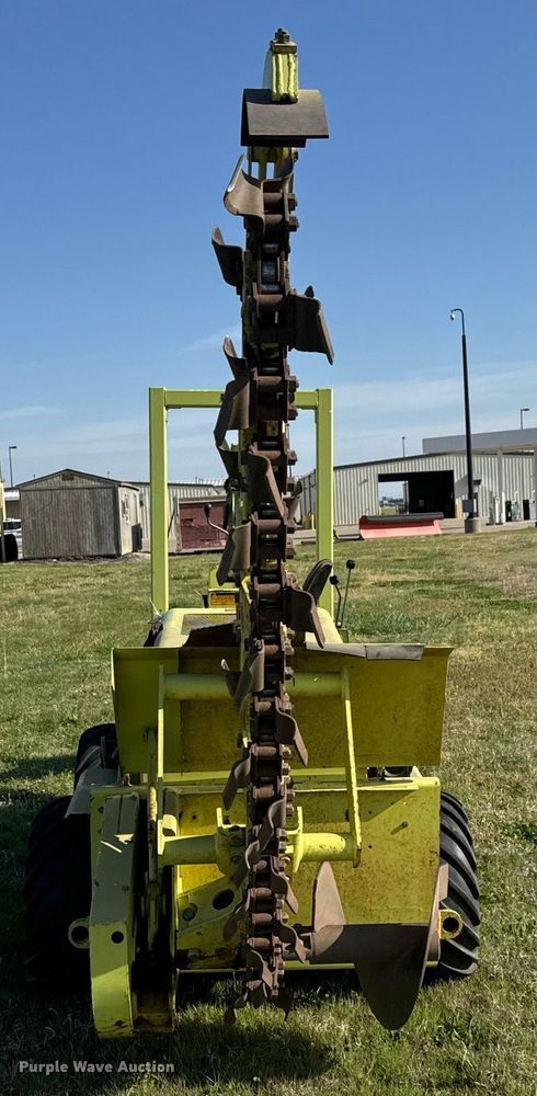 image for item EQ1326 1985 Case 30 + 4 trencher