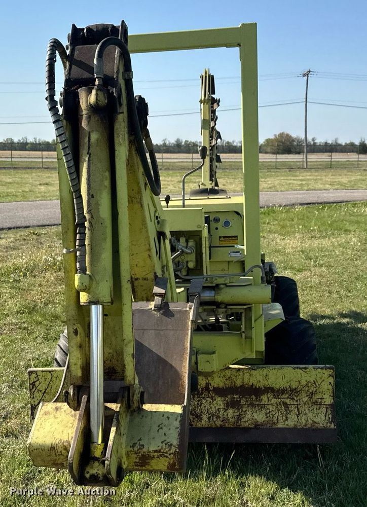 image for item EQ1326 1985 Case 30 + 4 trencher