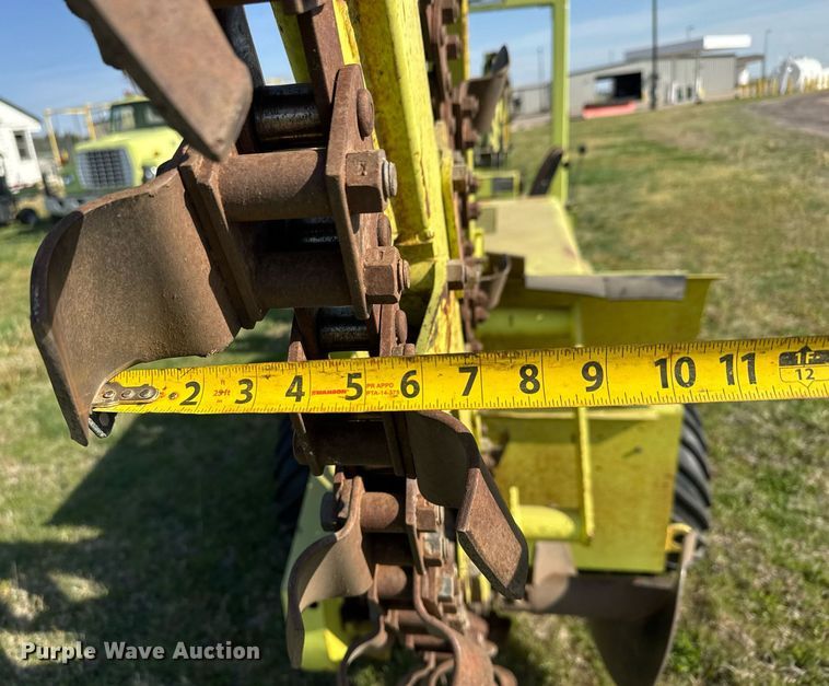 image for item EQ1326 1985 Case 30 + 4 trencher