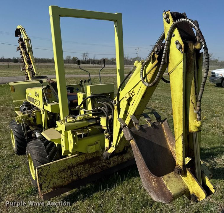 image for item EQ1326 1985 Case 30 + 4 trencher