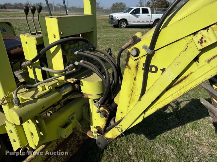 image for item EQ1326 1985 Case 30 + 4 trencher