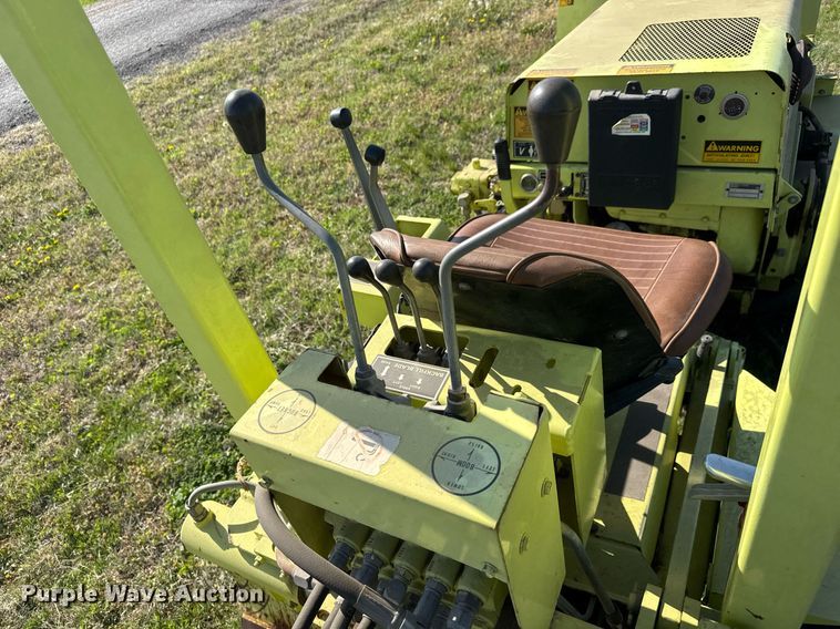 image for item EQ1326 1985 Case 30 + 4 trencher