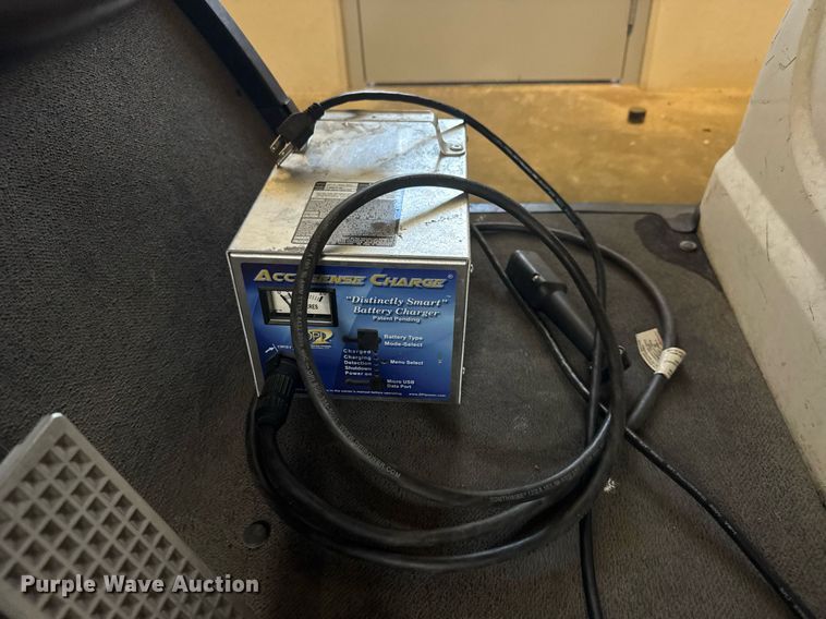 image for item EQ1328 2007 Yamaha YDRE golf cart