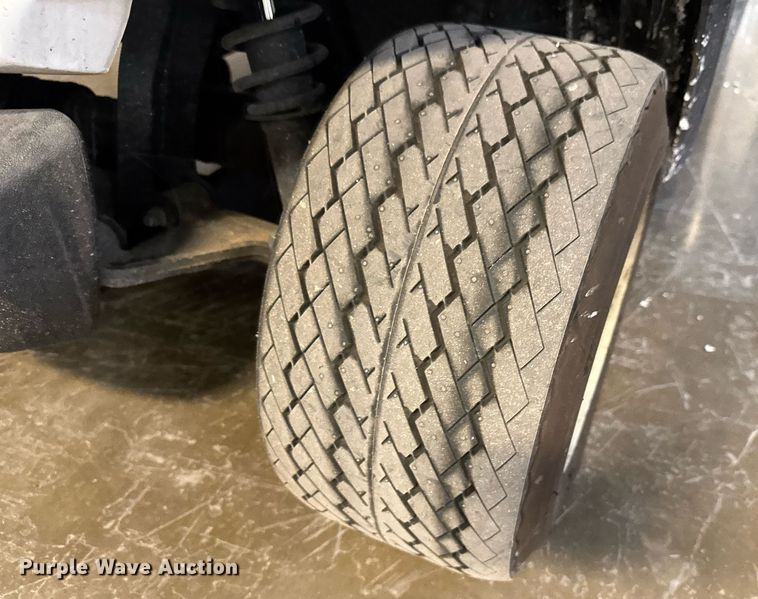 image for item EQ1328 2007 Yamaha YDRE golf cart