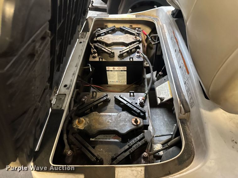 image for item EQ1329 2007 Yamaha YDRE golf cart