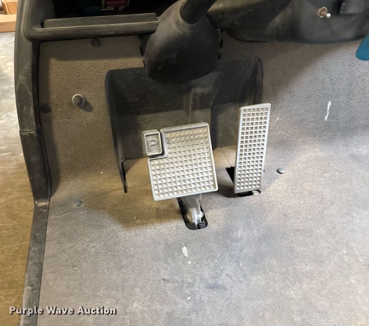 image for item EQ1329 2007 Yamaha YDRE golf cart