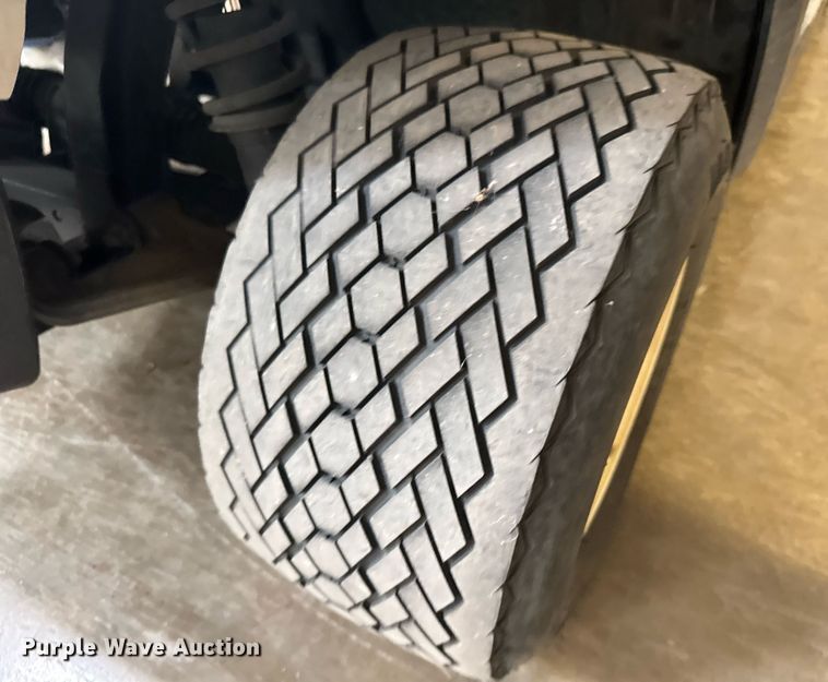 image for item EQ1329 2007 Yamaha YDRE golf cart