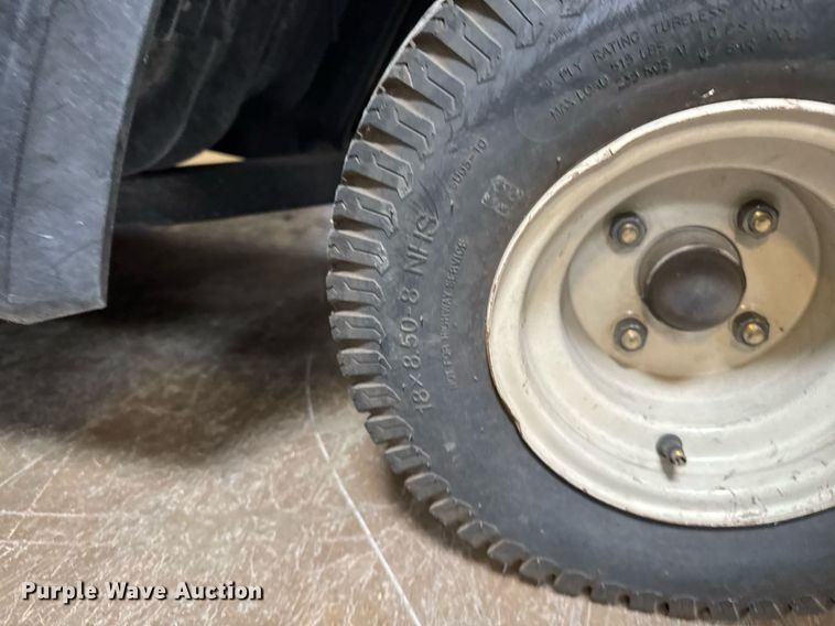 image for item EQ1329 2007 Yamaha YDRE golf cart