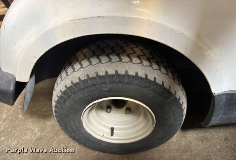 image for item EQ1329 2007 Yamaha YDRE golf cart