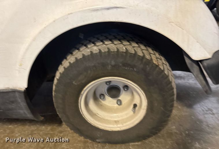 image for item EQ1329 2007 Yamaha YDRE golf cart