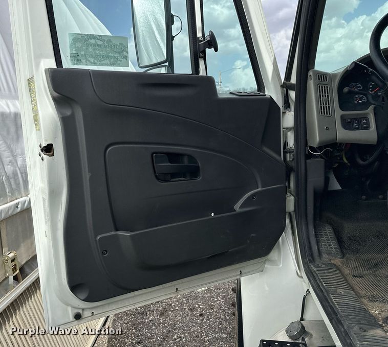 image for item DF8465 2012 International DuraStar 4300 box truck