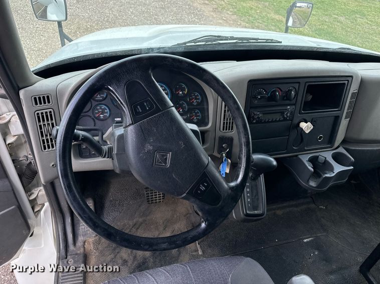 image for item DF8465 2012 International DuraStar 4300 box truck