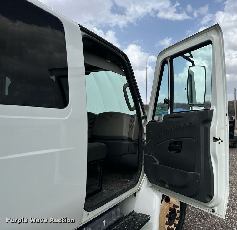 image for item DF8465 2012 International DuraStar 4300 box truck