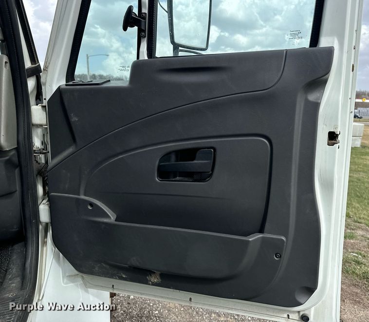 image for item DF8465 2012 International DuraStar 4300 box truck