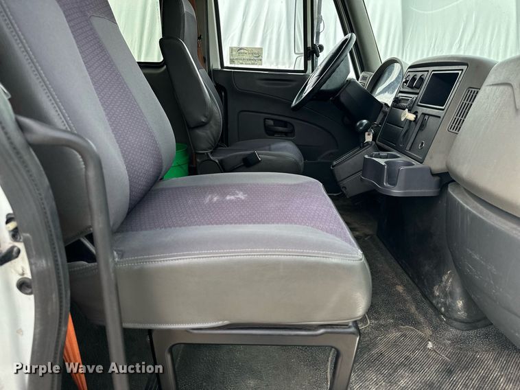 image for item DF8465 2012 International DuraStar 4300 box truck