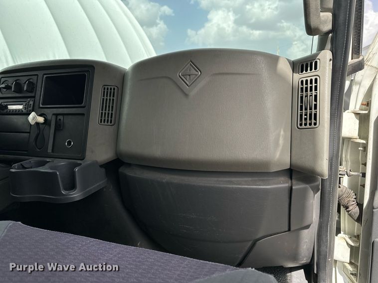 image for item DF8465 2012 International DuraStar 4300 box truck