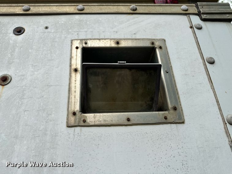 image for item DF8479 Grumman box truck bed