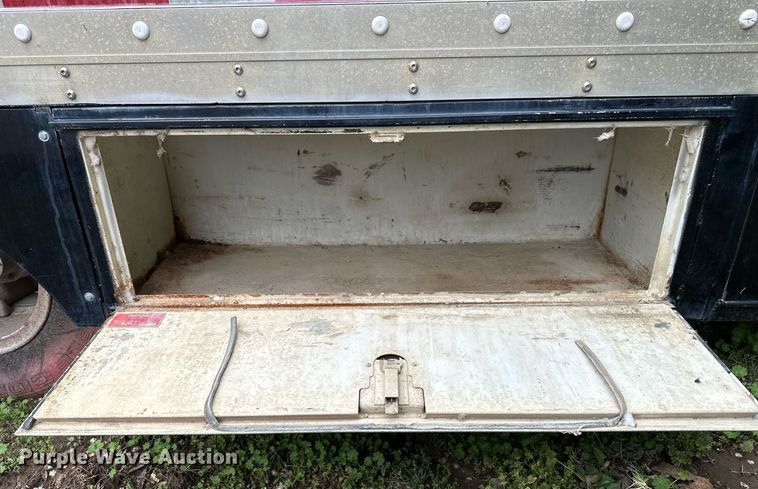 image for item DF8479 Grumman box truck bed