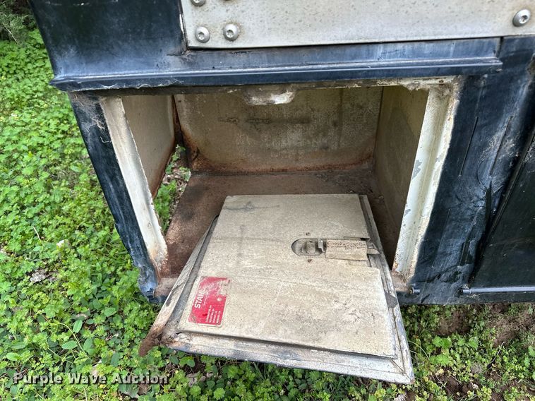 image for item DF8479 Grumman box truck bed