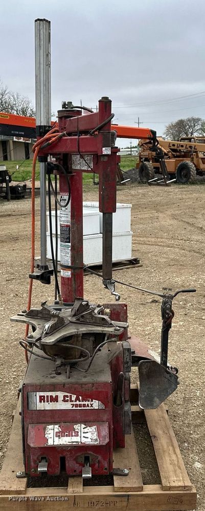 image for item DF8496 Coats Rim Clamp 7060AX tire machine