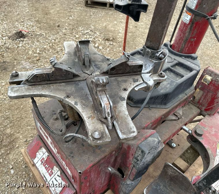 image for item DF8496 Coats Rim Clamp 7060AX tire machine