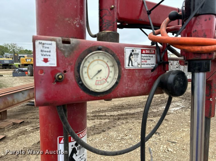 image for item DF8496 Coats Rim Clamp 7060AX tire machine