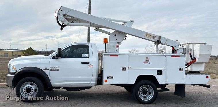 image for item DM5592 2014 Dodge Ram 5500 bucket truck