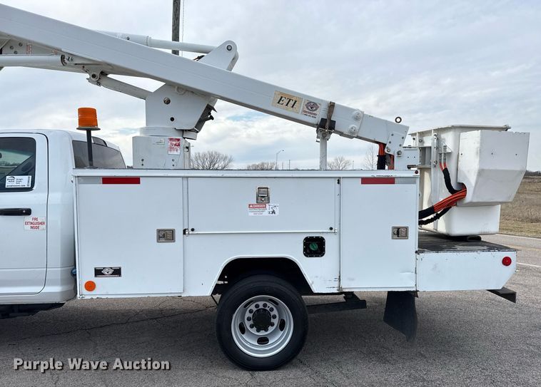 image for item DM5592 2014 Dodge Ram 5500 bucket truck