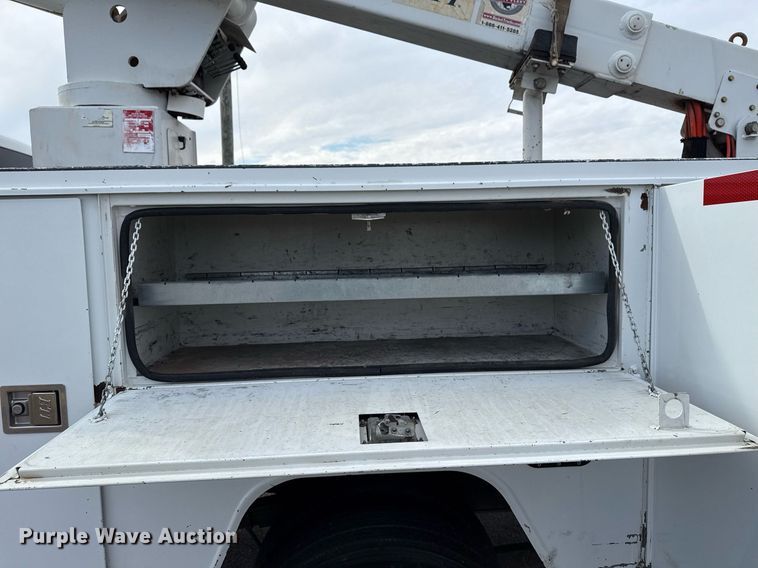 image for item DM5592 2014 Dodge Ram 5500 bucket truck