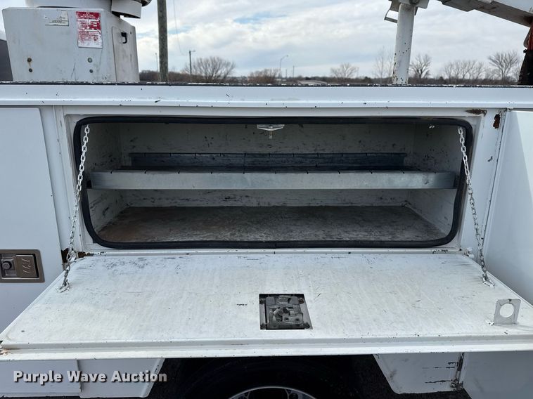 image for item DM5592 2014 Dodge Ram 5500 bucket truck